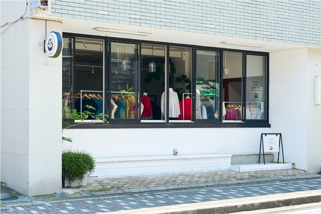 店の外観